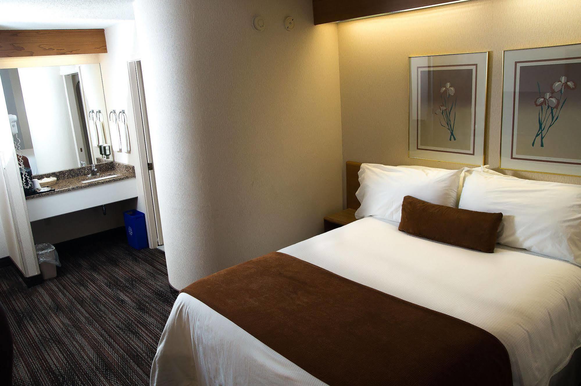 Slumber Inn New Minas Екстериор снимка